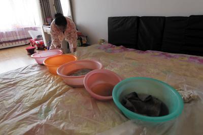 桂林楼上漏水，住户失联，小区没物管，业主维权难！律师来支招……
